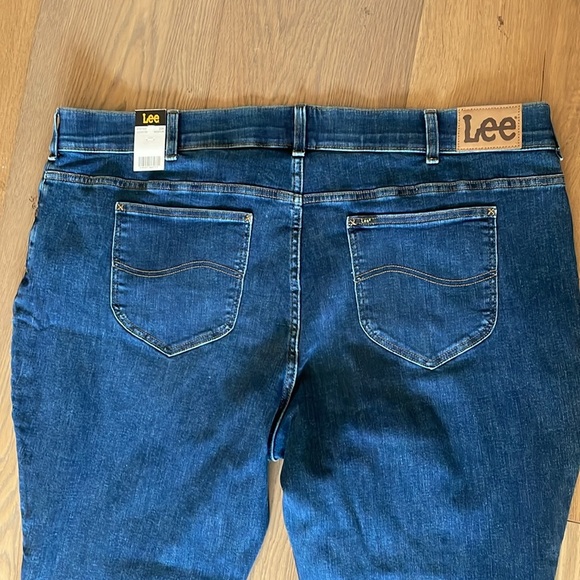 Lee Women's Plus Size Legendary Mid Rise Bootcut Jean NWT Size 26W Medium - Picture 14 of 16